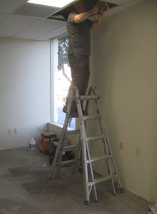 Communication wires are installed in the ceiling.